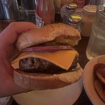 J.G. Melon - Cheeseburger - American Near Me - New York, New York