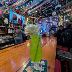 Moseley's Rooftop Bar - Mocking the Grinch Mocktail - lifewithhanny