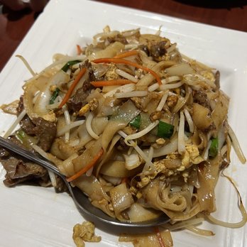 Asian Kitchen - Beef chow fun - Chinese Near Me - Seattle, Washington