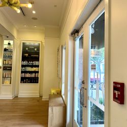 Drybar - Pasadena - Spacious Waiting Area, with Comfortable Seating!