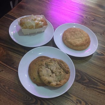 Fluff Bake Bar - Snickerdoodles, couch potato, chocolate chips, lemon pound cake - Bakeries Near Me - Houston, Texas