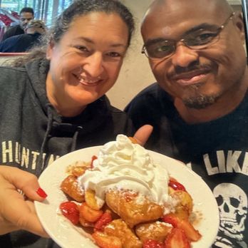 Cajun Kitchen Cafe - Beignets with strawberries and caramelized bananas - Breakfast & Brunch Near Me - Goleta, California Cajun Kitchen Cafe - Beignets with strawberries and caramelized bananas - Breakfast & Brunch Near Me - Goleta, California