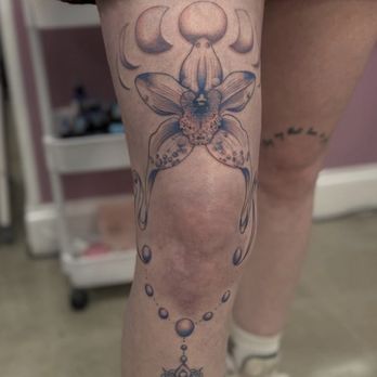 Pink lightning Tattoo - Tattoo By Caroline - Tattoo Near Me - Jupiter, Florida