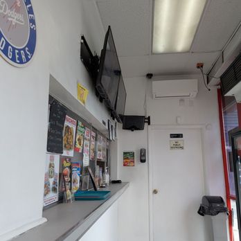 Taqueria Wen Chef - Tiny dining area - Mexican Near Me - Bellflower, California Taqueria Wen Chef - Tiny dining area - Mexican Near Me - Bellflower, California