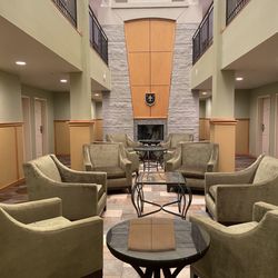 Rocklin Park Hotel - Sitting room outside of room