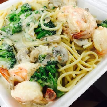 Win-Spuntino - Shrimp Alfredo with mushroom added broccoli for $2 - Italian Near Me - Honolulu, Hawaii
