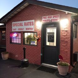 Budget Motel - Budget Motel