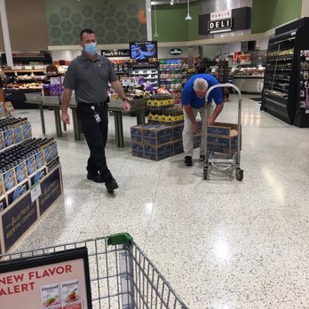 Publix Super Markets - Employees not making vendors where mask. - Drugstores Near Me - Winter Garden, Florida Publix Super Markets - Employees not making vendors where mask. - Drugstores Near Me - Winter Garden, Florida