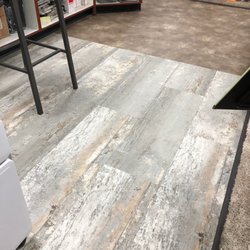 Paint & Carpet Depot - Serenbe "Crackled Wood" LVT