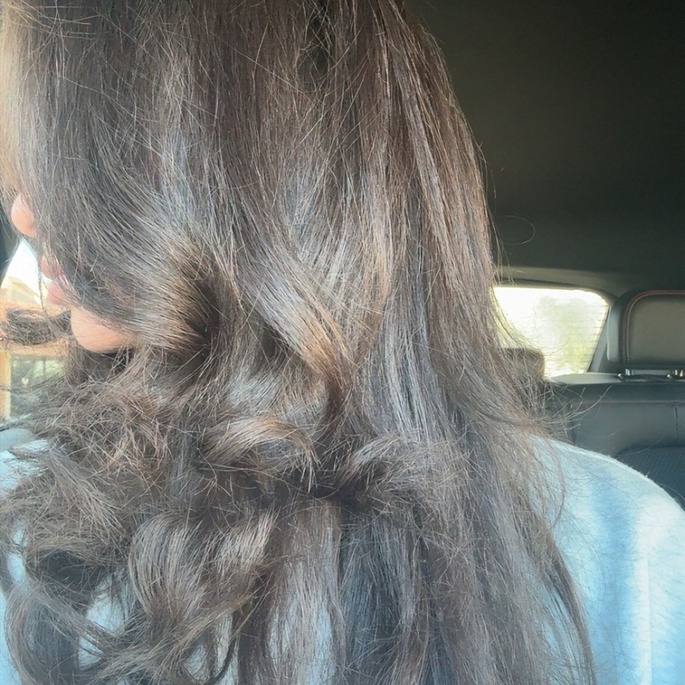 Flat/unbrushed back of head + brittle ends Flat/unbrushed back of head + brittle ends