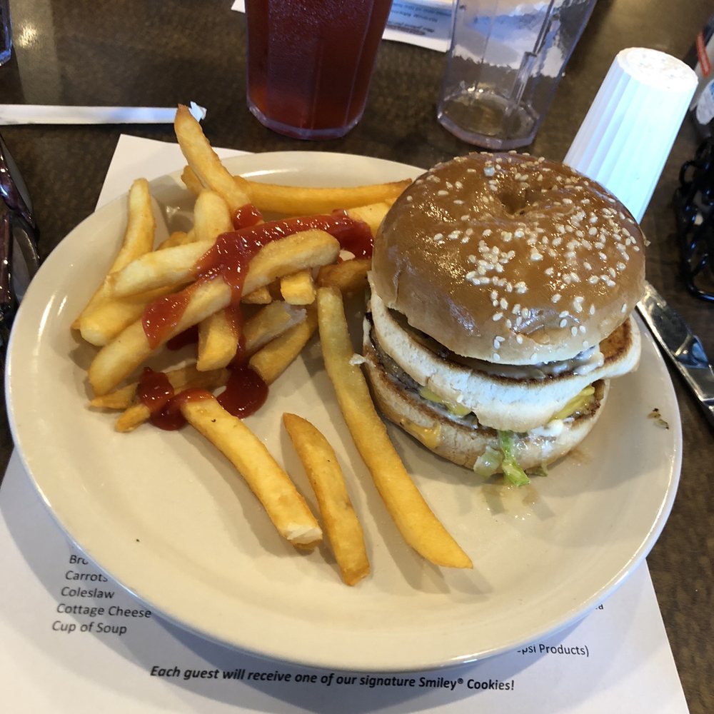 Eat'n Park - Super cheeseburger and fries - American Near Me - Austintown, Ohio Eat'n Park - Super cheeseburger and fries - American Near Me - Austintown, Ohio