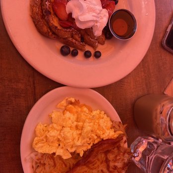 Cafe De Olla - American Near Me - Burbank, California