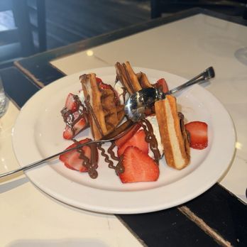 Adoro Lei - Waffles and Strawberry - Italian Near Me - New York, New York