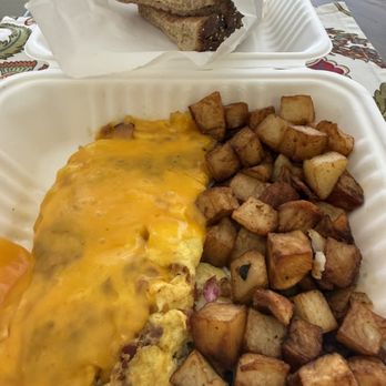 Dink's Deli & Bagels - bacon and cheddar omelette with wheat toast - Delis Near Me - Valencia, California