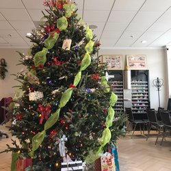 Fresh Christmas Tree at SPA ONE. I love their Christmas decorations. Happy Holidays!!!
