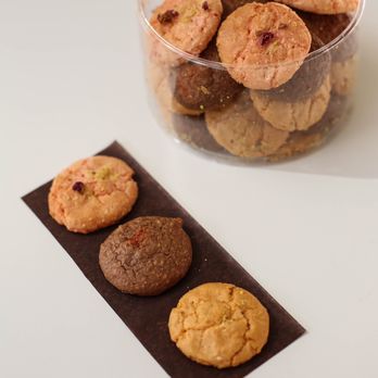 ZoZoBaking - Persian Macarons, rosewater, chocolate, and cinnamon flavors - Bakeries Near Me - Simi Valley, California
