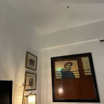 CasaBlanca Hotel - Room decor and a dirty ceiling - Hotels Near Me - San Juan, Puerto Rico CasaBlanca Hotel - Room decor and a dirty ceiling - Hotels Near Me - San Juan, Puerto Rico