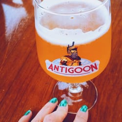 Café Kamyon - Ne goeie Antigoon met zicht op 't Scheld.