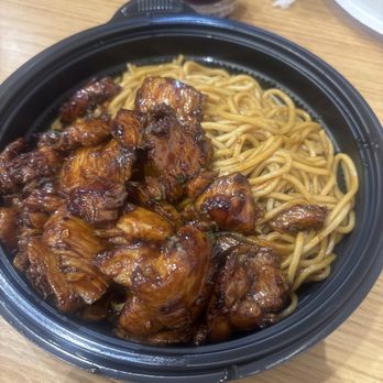 Pick Up Stix Fresh Asian Flavors - HOUSE SPECIAL CHICKEN WHITE MEAT with noodles - Chinese Near Me - Carlsbad, California