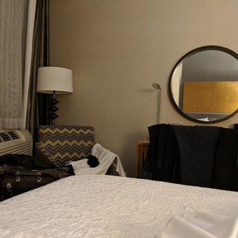 Hampton Inn Brooklyn/Downtown - Tiny room - Hotels Near Me - Brooklyn, New York Hampton Inn Brooklyn/Downtown - Tiny room - Hotels Near Me - Brooklyn, New York