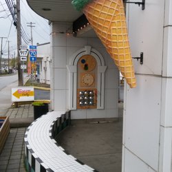 Scoops On Main - Retro curved ceramic tile bench.