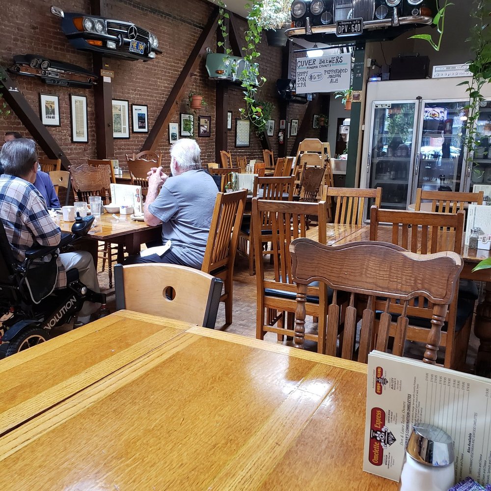 Omelette Express - Spacious two room interior still manages to have an intimate vibe that's not noisy. - Breakfast & Brunch Near Me - Santa Rosa, California
