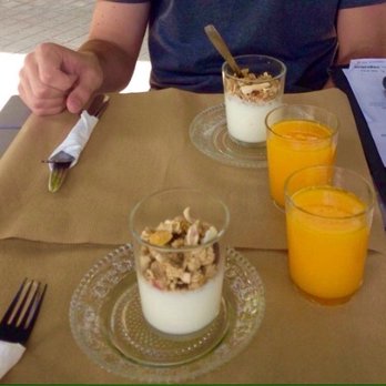 Giulietta Cafè - Great brunch special- fresh OJ, granola parfait, omlette, cake and tea/ coffee - Desserts Near Me - Barcelona, B