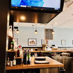 Heights 27 Bar and Grill - Ambiance/bar/beer menu