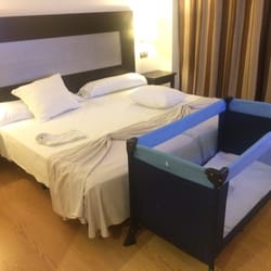 Hotel Las Bovedas - La habitación incluye cuna.