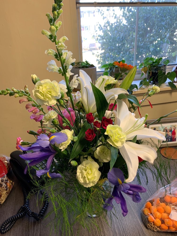 CARL’S FLOWERS 105 Sylvis St, Dickson, Tennessee Florists Phone