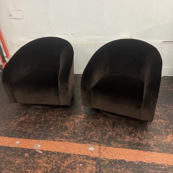 Comfort Design Upholstery - Two chairs in velvet cafe - Furniture Reupholstery Near Me Comfort Design Upholstery - Two chairs in velvet cafe - Furniture Reupholstery Near Me