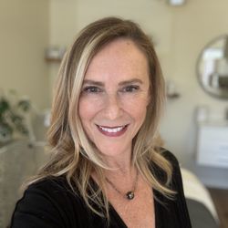 Face Time Sonoma - Christel Cromeyer, esthetician for over 25 years in the beauty industry.