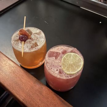 Starling Bar Sonoma - Bacon Bourbon Sour and Pieces-Of-Eight Punch - Cocktail Bars Near Me - Sonoma, California