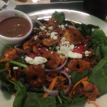 Metro Diner - Spinach salad with shrimp - American Near Me - Wilmington, Delaware Metro Diner - Spinach salad with shrimp - American Near Me - Wilmington, Delaware