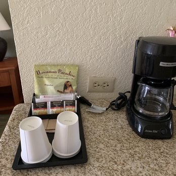 Waikiki Malia - Awesome travel coffee cups thank goodness.. I drink coffee all day - Hotels Near Me - Honolulu, Hawaii Waikiki Malia - Awesome travel coffee cups thank goodness.. I drink coffee all day - Hotels Near Me - Honolulu, Hawaii