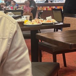 Twin Arrows Buffet - Dirty table