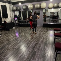 Adelante Dance Studio - Salsa dance class!