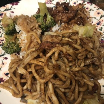 Lucky Dragon Cafe - Combo Chow Mein , Broccoli Beef Over Rice , Spare Rib w/ Black Bean Sauce - Chinese Near Me - Oakland, California Lucky Dragon Cafe - Combo Chow Mein , Broccoli Beef Over Rice , Spare Rib w/ Black Bean Sauce - Chinese Near Me - Oakland, California