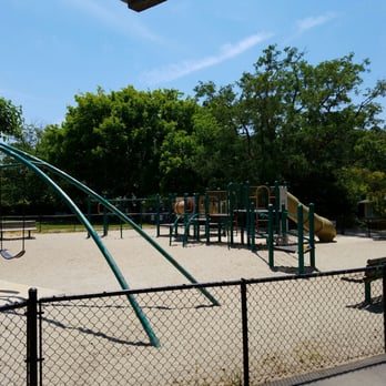 Sun Valley Park - Play structure with slides, monkey bars, chain link draw bridge & more - Parks Near Me - San Rafael, California