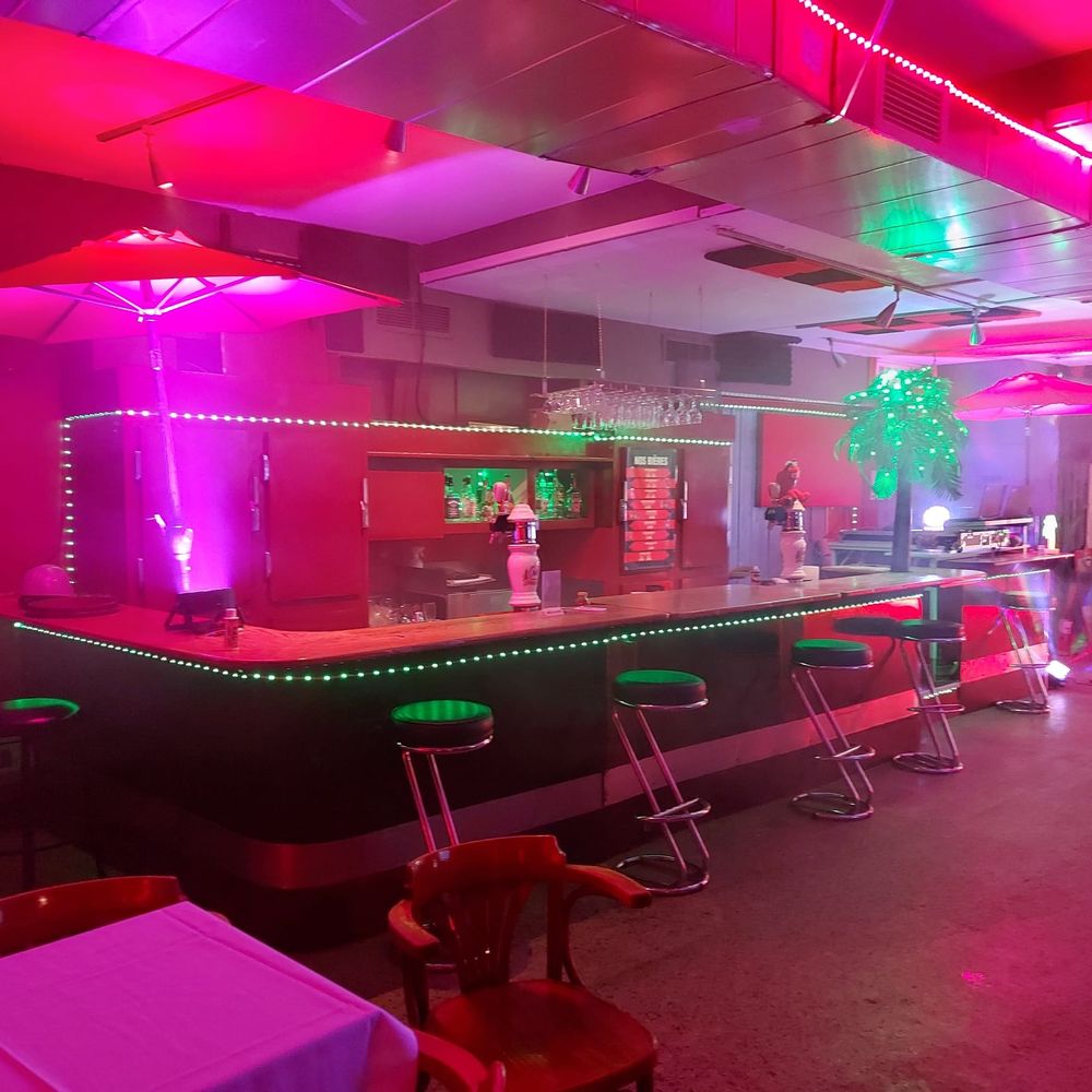 BAR JAMROCK Updated April 2024 8753 Rue Lajeunesse, Montréal