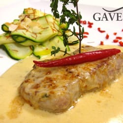 Gavesi Dinnershow Ismaning - Kalbslende in feiner Parmeansauce mit frischem Zuchinigemüse