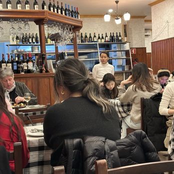 Castiço - Totally fully busy vibes. - Restaurants Near Me - Lisbon, 11
