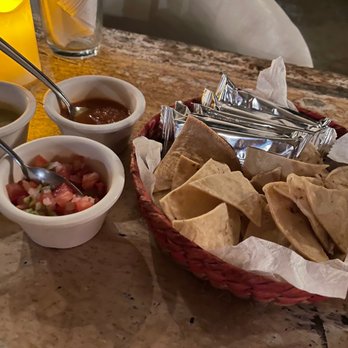 Cañabrava - Chips and salsa - Seafood Near Me - Brisas de Zicatela, OAX