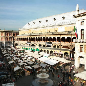 1. Piazza dell Erbe