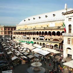 Piazza dell Erbe