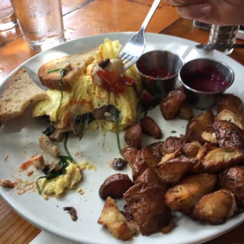 Fig Tree Cafe - Crab cake bene - Sandwiches Near Me - Pacific Beach, California