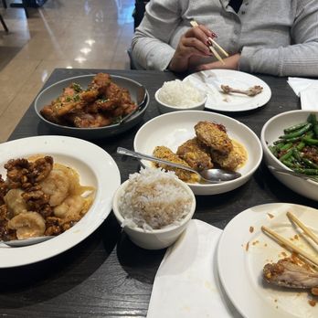 Yi Xin Cafe - Table as full as our stomachs got! - Hong Kong Style Cafe Near Me - Honolulu, Hawaii Yi Xin Cafe - Table as full as our stomachs got! - Hong Kong Style Cafe Near Me - Honolulu, Hawaii