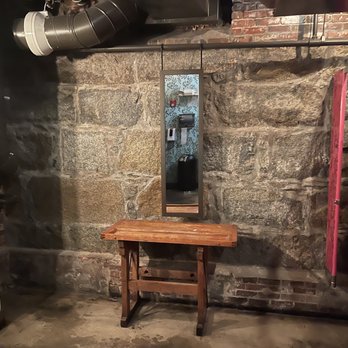 The Beehive - Vintage bathroom feel - American Near Me - Boston, Massachusetts
