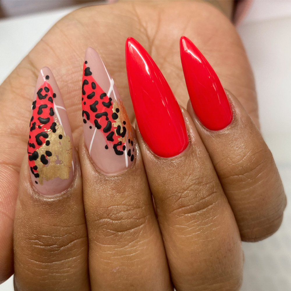Posh & Polished Nail Lounge Logo