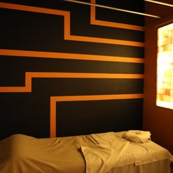 Serenity Zen | Massage SPA - A private room, lit by the salt wall